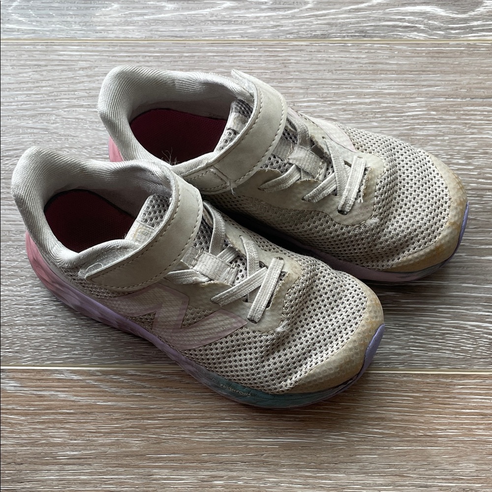 New Balance Kids Sneakers in Light Gray and Pink Accent